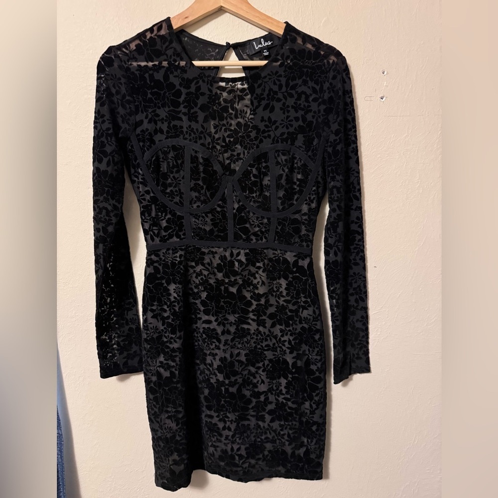 Lulus black lace fitted long sleeve dress Size M